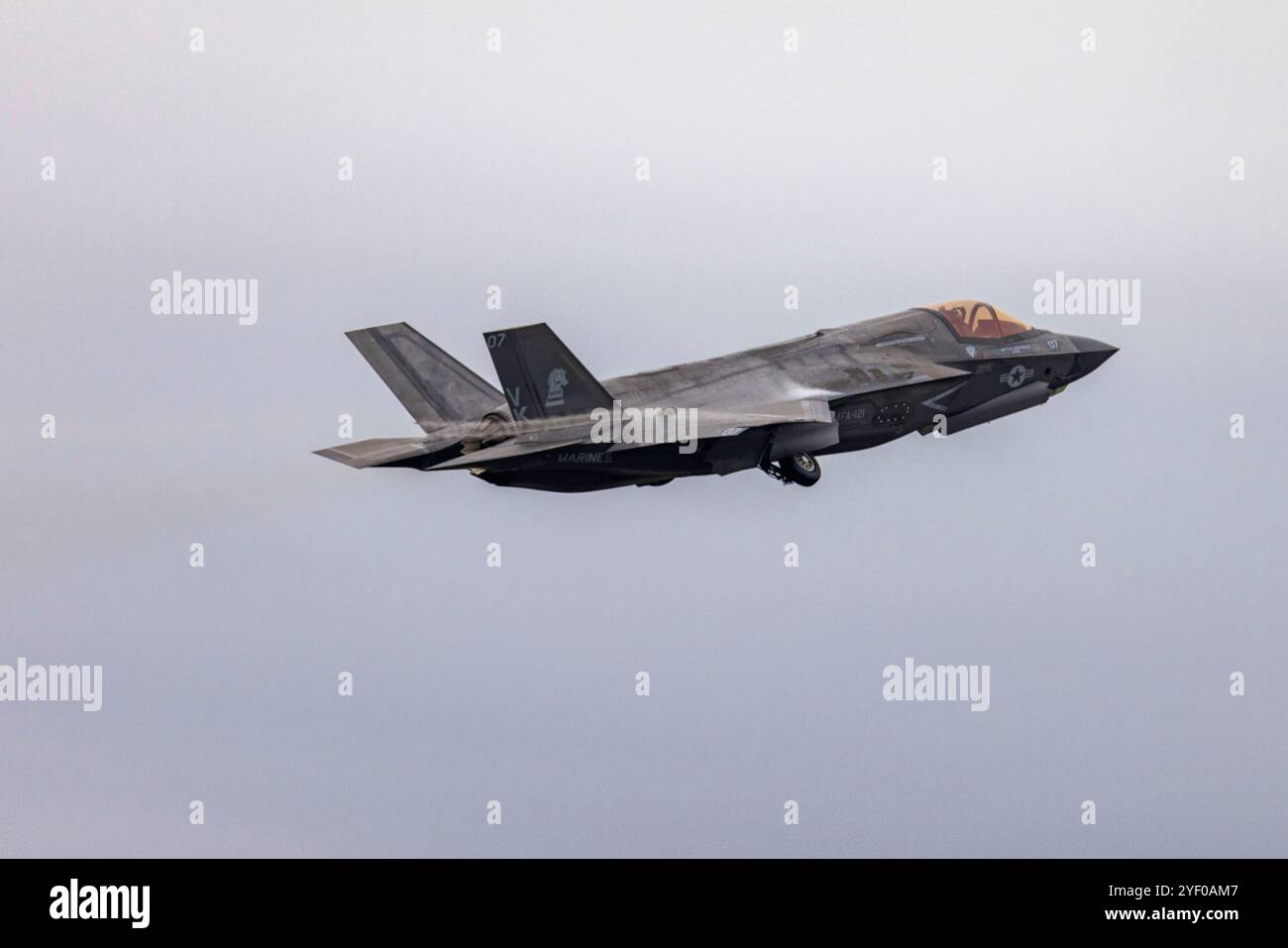 Un F-35B Lightning II del corpo dei Marines degli Stati Uniti con Marine Fighter Attack Squadron (VMFA) 121, Marine Aircraft Group 12, 1st Marine Aircraft Wing Tak Foto Stock