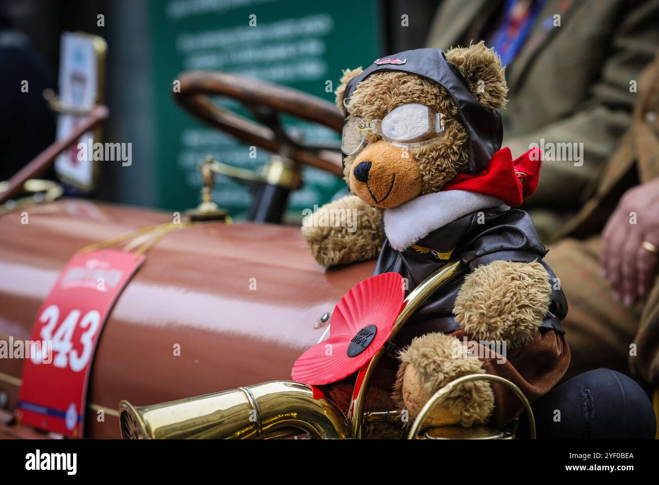 Londra, Regno Unito. 2 novembre 2024. La mascotte su un Albion del 1904 di proprietà di David Pain. Lo spettacolo automobilistico di St James è promosso come il più grande salone automobilistico di Londra, che celebra il meglio del passato, del presente e del futuro dell'automobilismo. Molti dei modelli di auto d'epoca prendono parte anche al ralley di domani. Crediti: Imageplotter/Alamy Live News Foto Stock