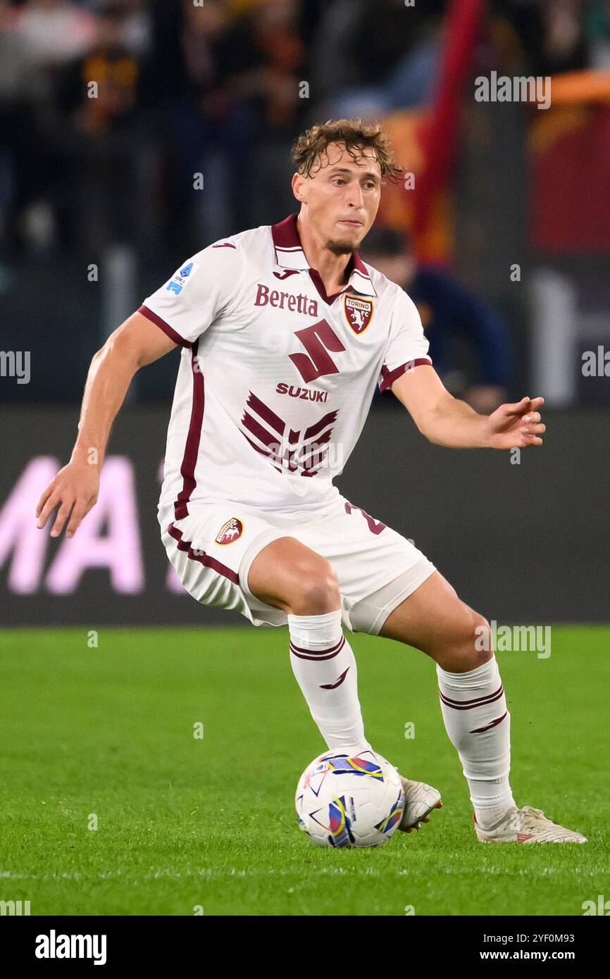Mergim Vojvoda del Torino FC in azione durante la partita di serie A tra AS Roma e Torino FC allo stadio Olimpico di Roma (Italia), 31 ottobre 2024. Foto Stock