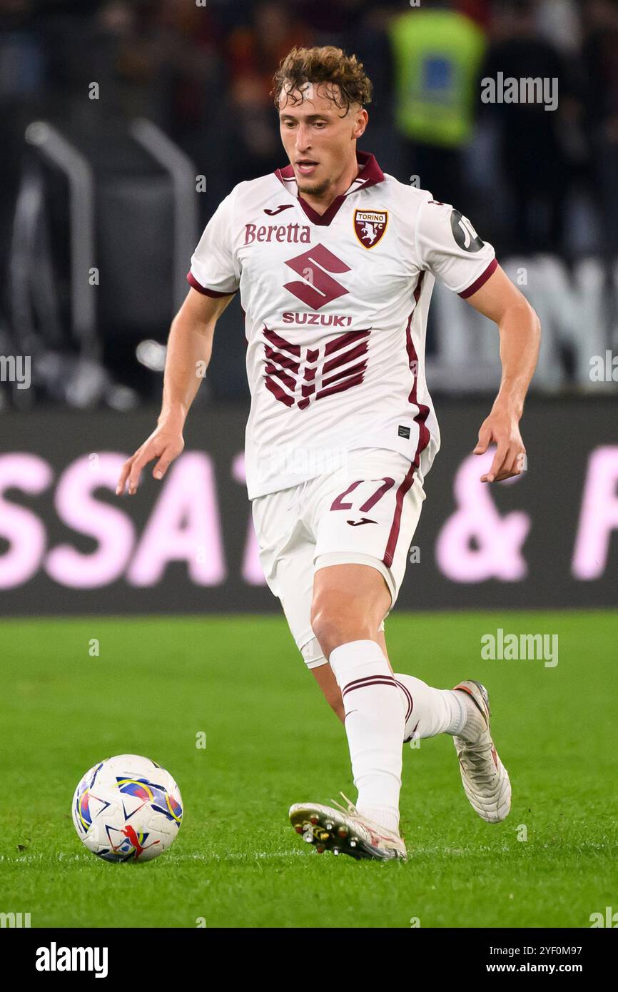 Mergim Vojvoda del Torino FC in azione durante la partita di serie A tra AS Roma e Torino FC allo stadio Olimpico di Roma (Italia), 31 ottobre 2024. Foto Stock