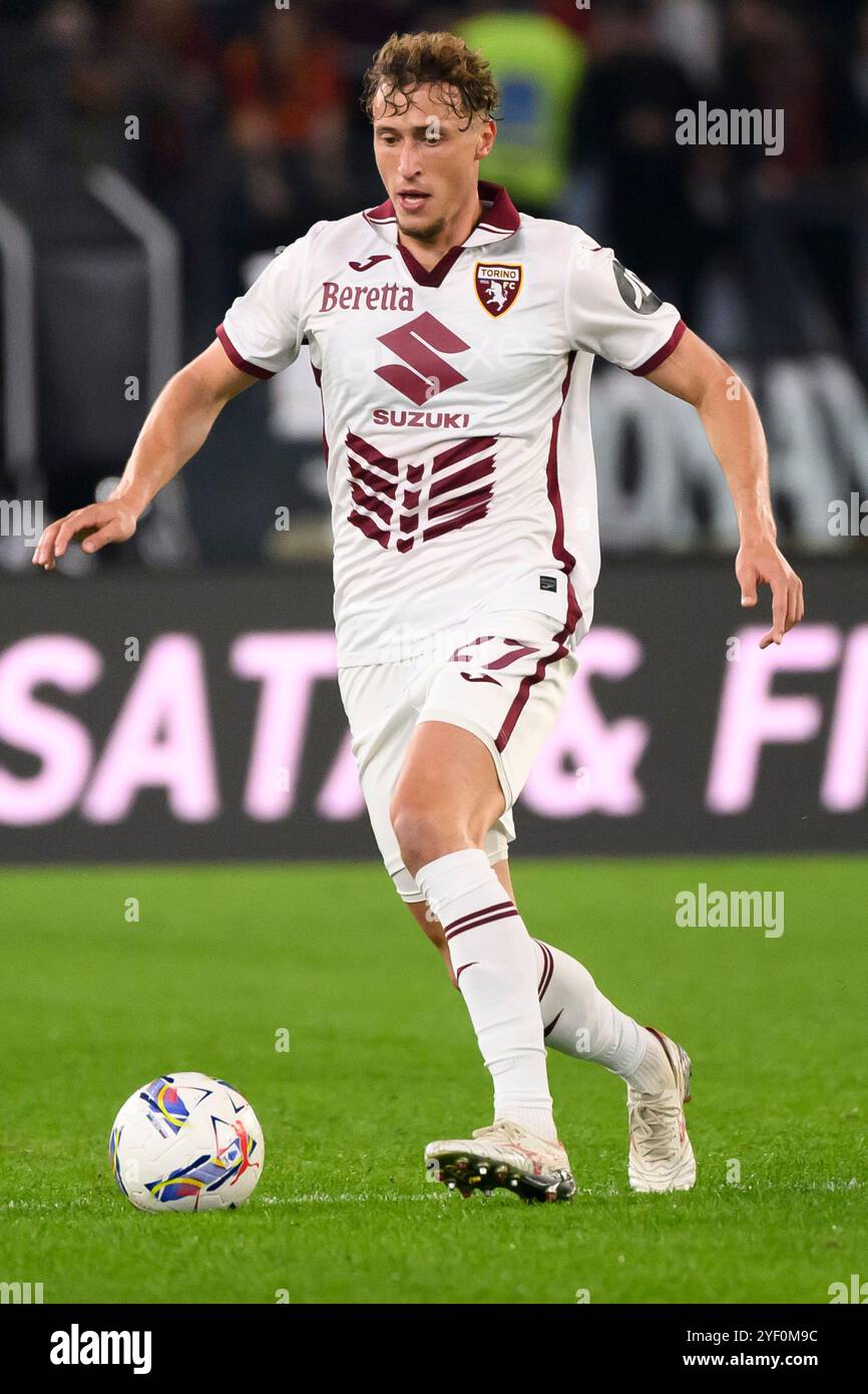 Mergim Vojvoda del Torino FC in azione durante la partita di serie A tra AS Roma e Torino FC allo stadio Olimpico di Roma (Italia), 31 ottobre 2024. Foto Stock