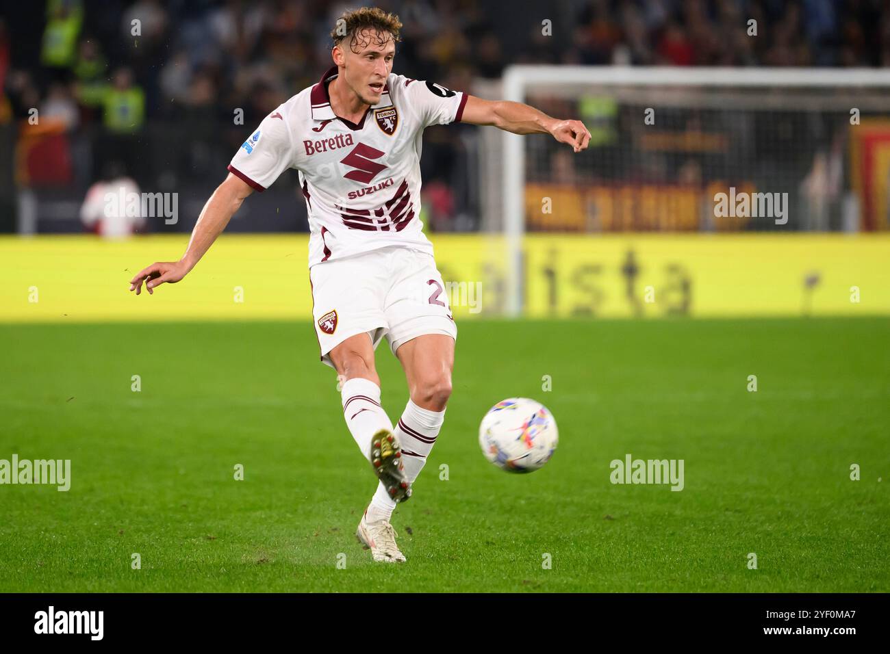 Mergim Vojvoda del Torino FC in azione durante la partita di serie A tra AS Roma e Torino FC allo stadio Olimpico di Roma (Italia), 31 ottobre 2024. Foto Stock