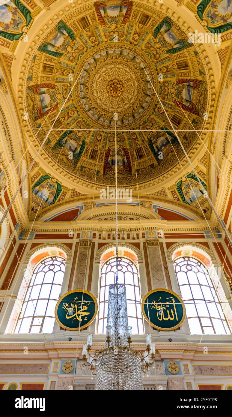 L'interno della Moschea di Ortakoy a Istanbul, Turchia. Foto Stock