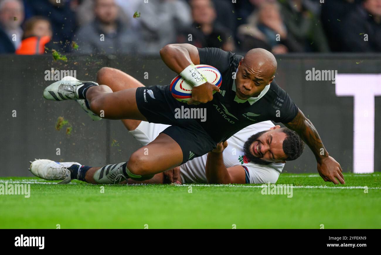 Londra, Regno Unito. 2 novembre 2024. Inghilterra - nuova Zelanda - serie delle Nazioni autunnali - Twickenham. Mark tele'a segna una meta per la nuova Zelanda. Crediti immagine: Mark Pain / Alamy Live News Foto Stock