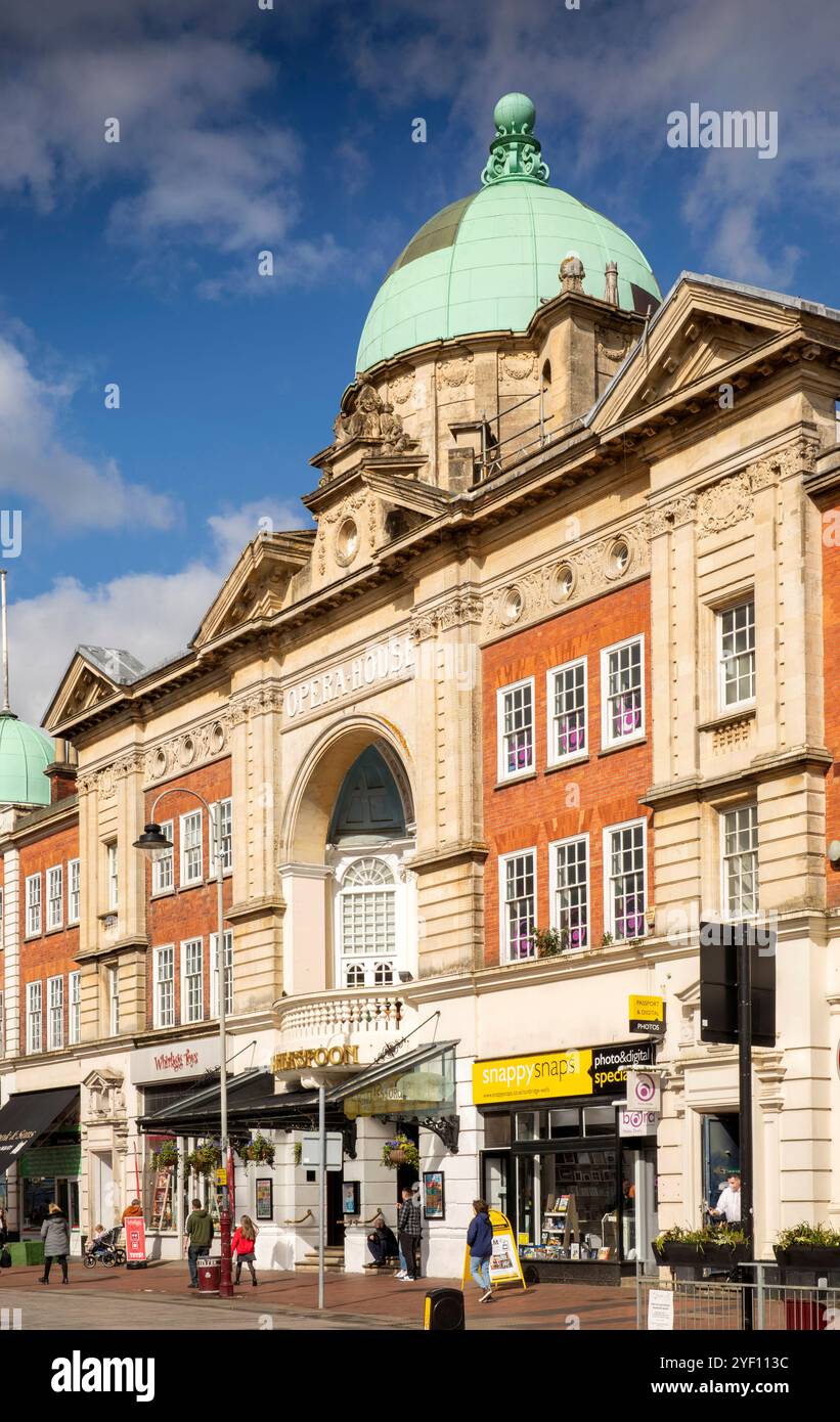 Regno Unito, Kent, Tunbridge Wells, Mount Pleasant Road, Wetherspoon Opera House Foto Stock