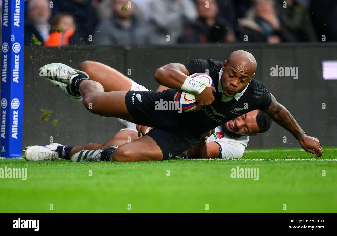 Londra, Regno Unito. 2 novembre 2024. Inghilterra - nuova Zelanda - serie delle Nazioni autunnali - Twickenham. Mark tele'a segna una meta per la nuova Zelanda. Crediti immagine: Mark Pain / Alamy Live News Foto Stock