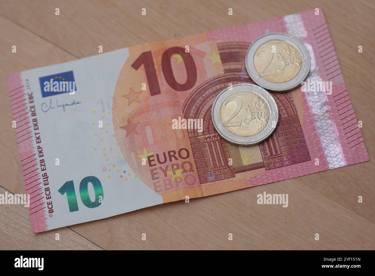 Foto simbolica dell'introduzione di un salario minimo di 14 euro Foto Stock