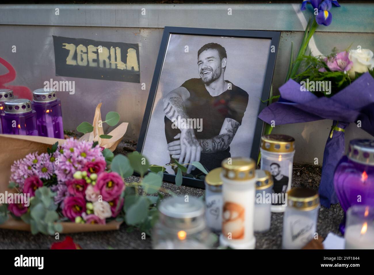 Zagabria, Croazia. 2 novembre 2024. Tributi rivolti a Liam Payne, un ex membro della direzione One, a Park Maksimir a Zagabria, Croazia, il 2 novembre 2024. Foto: Neva Zganec/PIXSELL credito: Pixsell/Alamy Live News Foto Stock