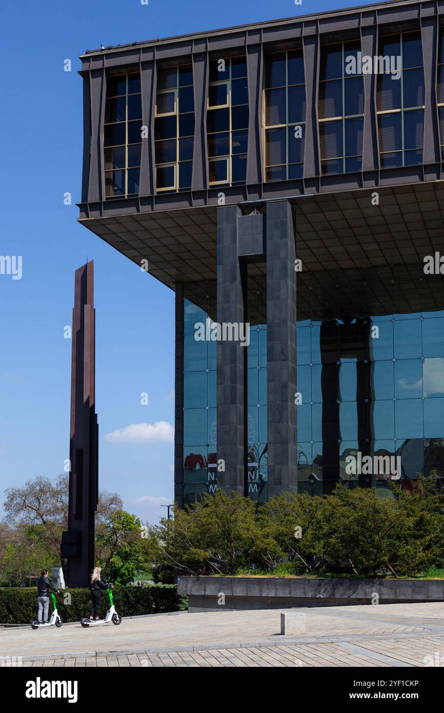 Il nuovo edificio del Museo Nazionale (Národní Muzeum), situato in Piazza Venceslao a Praga, era l'ex edificio del parlamento dell'era comunista. Foto Stock