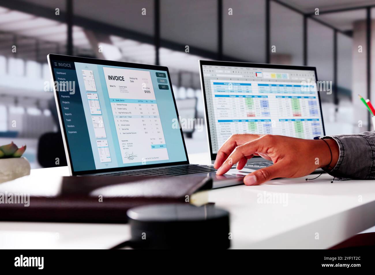 Medical account Manager in Ufficio analisi codici di fatturazione Foto Stock