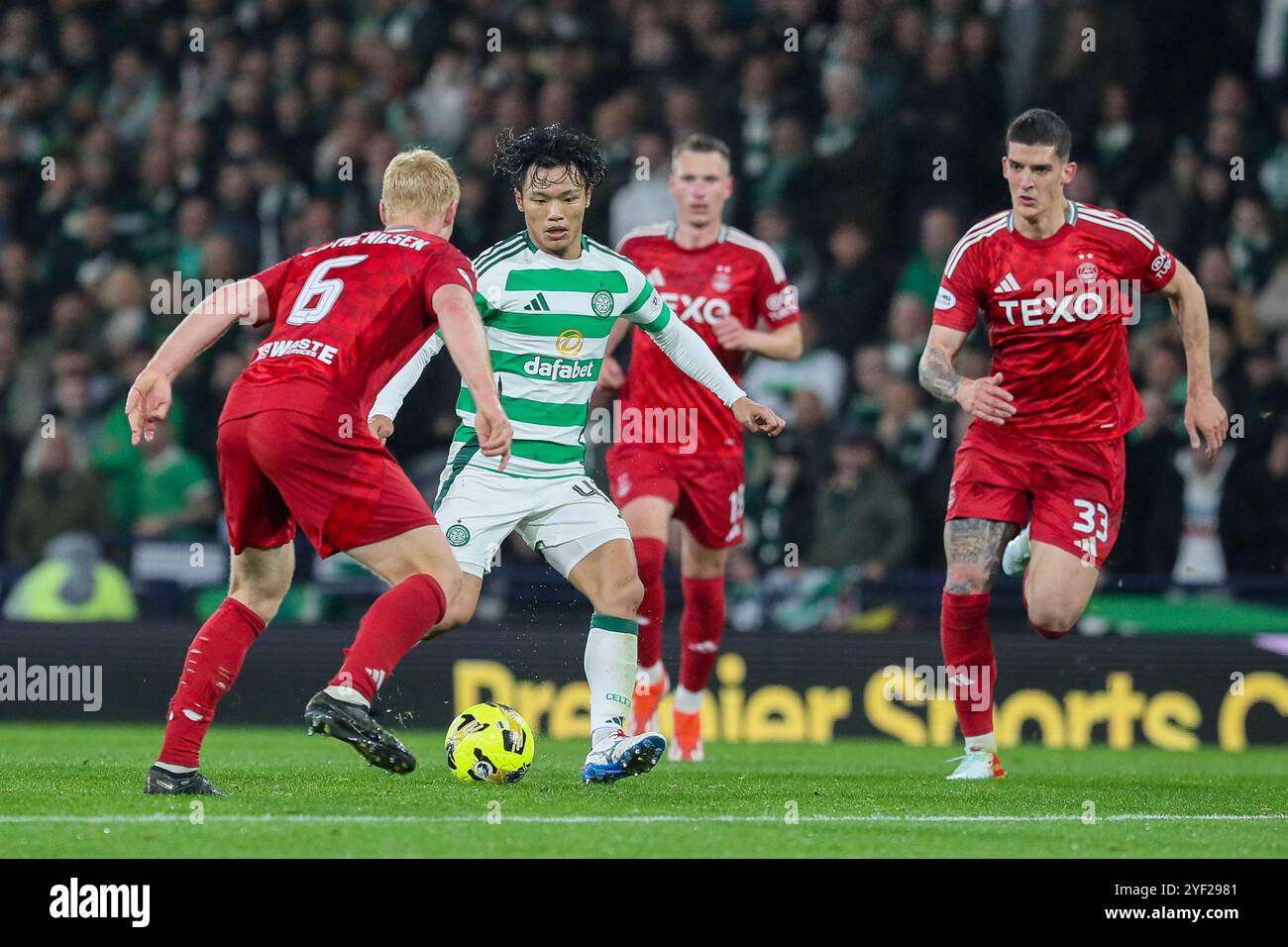 Glasgow, Regno Unito. 2 novembre 2024. La prima delle semifinali della Premier Sports Cup tra Celtic FC e Aberdeen FC waas si è svolta a Hampden Park, Glasgow, Scozia, Regno Unito. Il punteggio finale è stato il Celtic 6-0 Aberdeen. Celtic va in finale. I gol sono stati segnati da C. Carter-Vickers (29')goal 29 minuti, K. Furuhashi (32')goal 32 minuti, D. Maeda (40', 49', 85')goal 40 minuti, goal 49 minuti, obiettivo 85 minuti N. Kuhn (59') crediti: Findlay/Alamy Live News Foto Stock