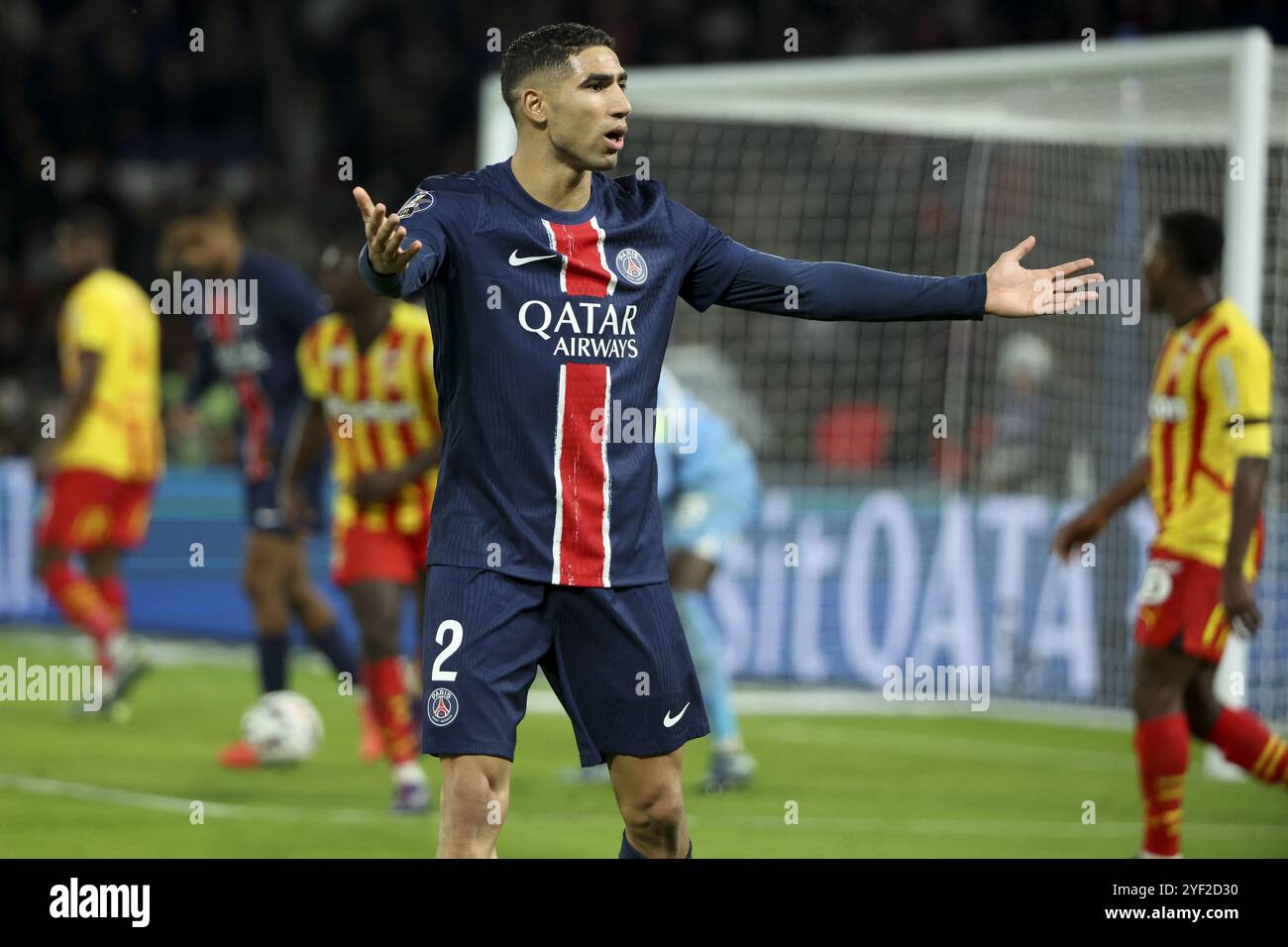 Achraf Hakimi del PSG durante la partita del campionato francese di Ligue 1 tra il Paris Saint-Germain (PSG) e il RC Lens (RCL) il 2 novembre 2024 allo stadio Parc des Princes di Parigi, in Francia Foto Stock