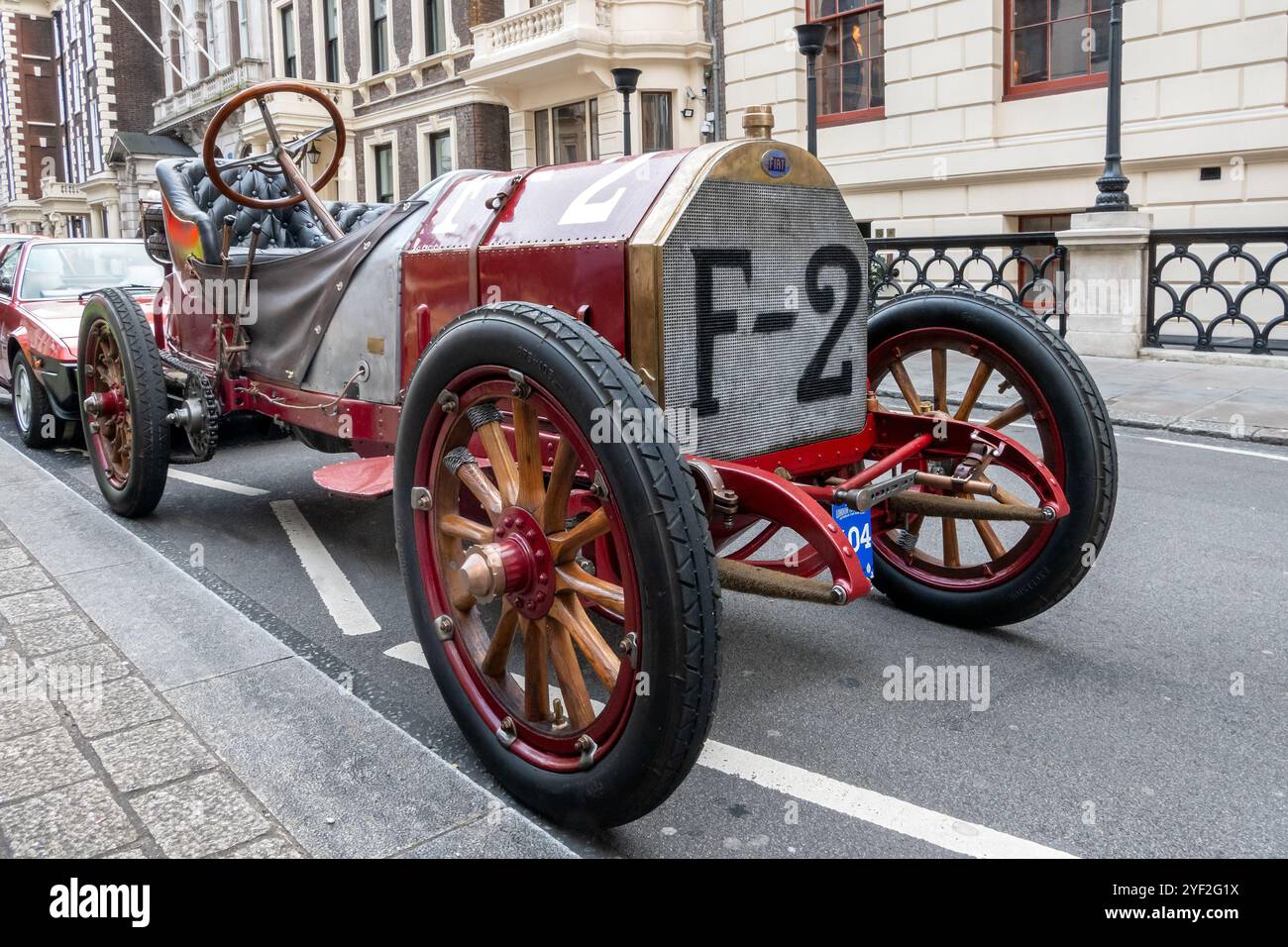 1904 Fiat 130HP in mostra allo spettacolo automobilistico 2024 St James a Pall Mall Londra Regno Unito Foto Stock