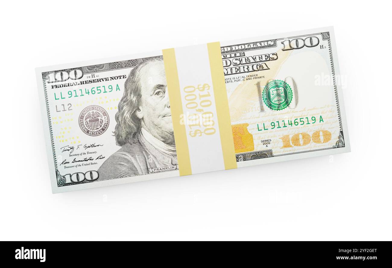 Diecimila dollari pile di cento banconote da dollari isolate su sfondo bianco. Foto Stock