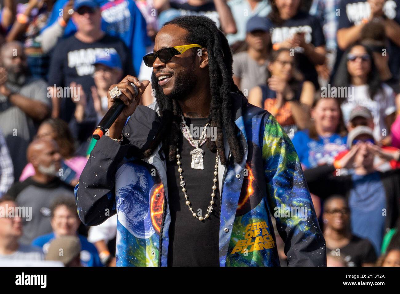 ATLANTA, GEORGIA - 2 NOVEMBRE: Il rapper e attore americano 2 Chainz partecipa ad un incontro del vicepresidente degli Stati Uniti Kamala Harris, il raduno dei candidati del Partito Democratico 2024 all'Atlanta Civic Center, ad Atlanta, Georgia, sabato 2 novembre 2024. ( Crediti: Phil Mistry/Alamy Live News Foto Stock