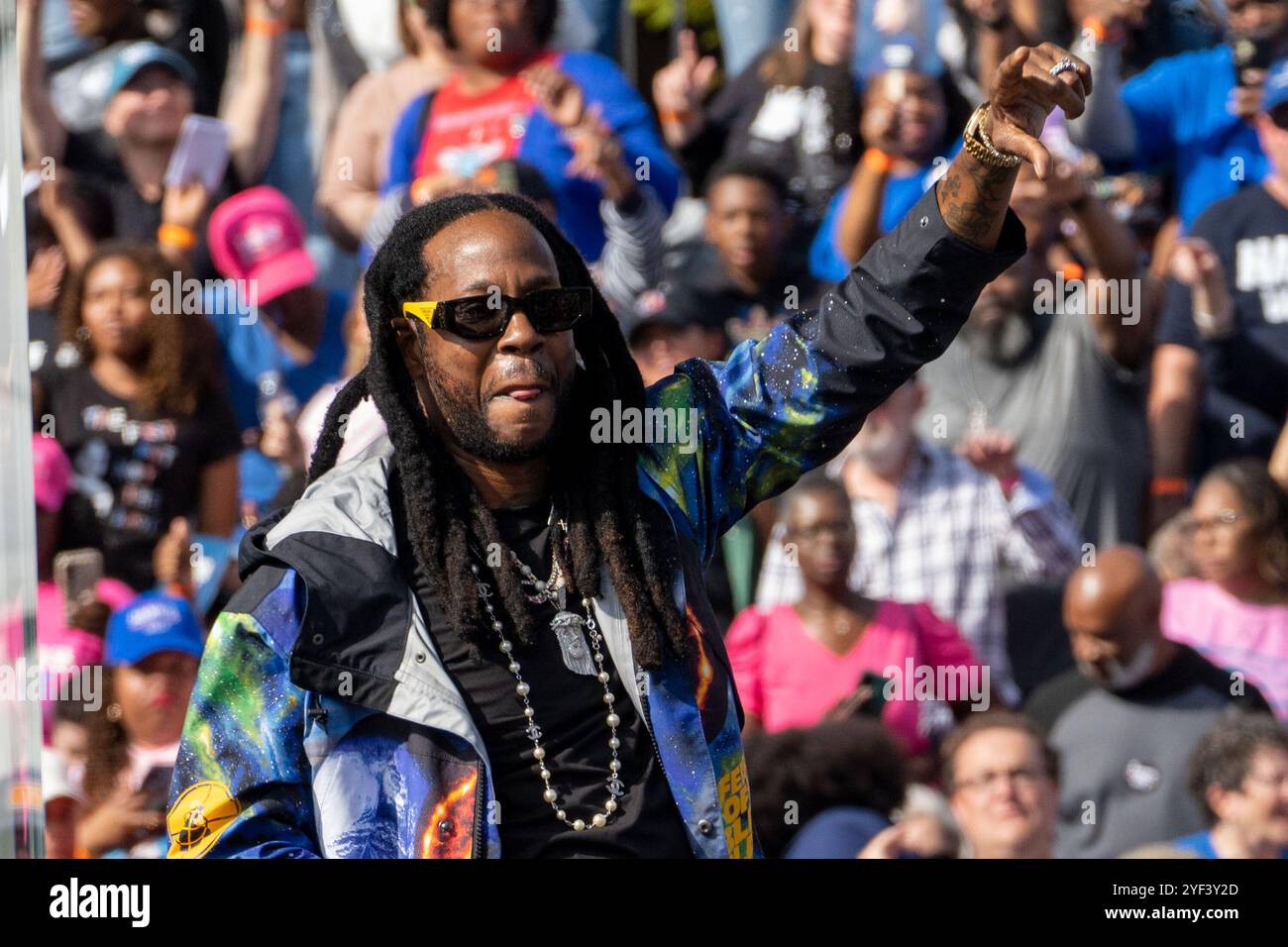 ATLANTA, GEORGIA - 2 NOVEMBRE: Il rapper e attore americano 2 Chainz partecipa ad un incontro del vicepresidente degli Stati Uniti Kamala Harris, il raduno dei candidati del Partito Democratico 2024 all'Atlanta Civic Center, ad Atlanta, Georgia, sabato 2 novembre 2024. ( Crediti: Phil Mistry/Alamy Live News Foto Stock