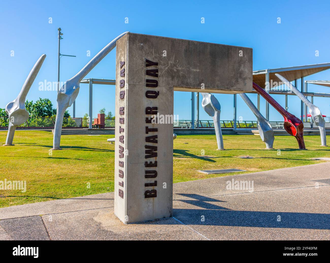 Scultura di tributo alla balena pescatore a Bluewater Quay, centro di Mackay, Queensland, Australia Foto Stock