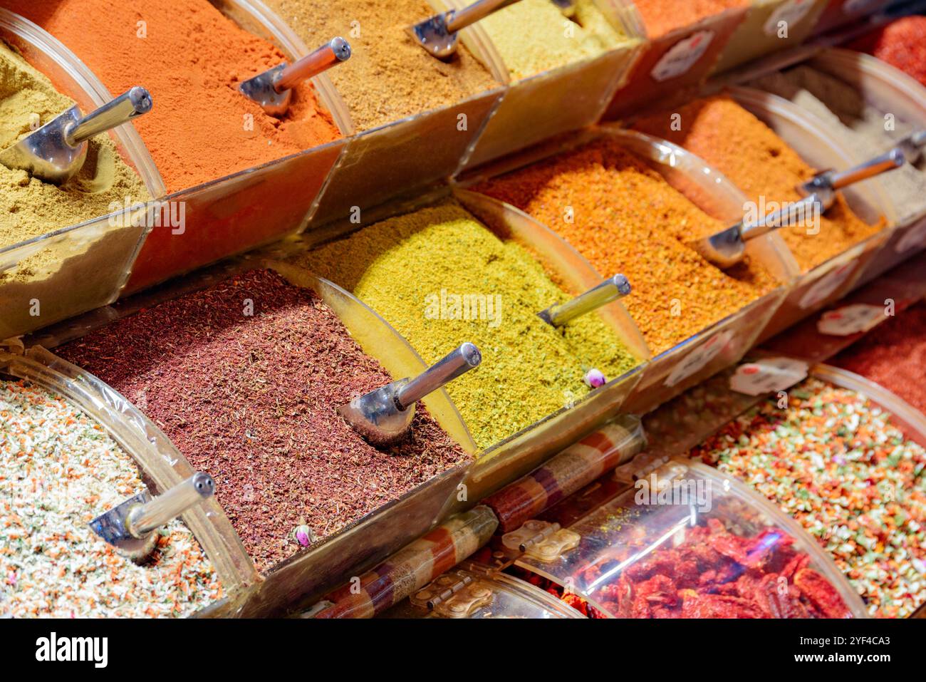 Spezie al Grand Bazaar di Istanbul, Turchia Foto Stock