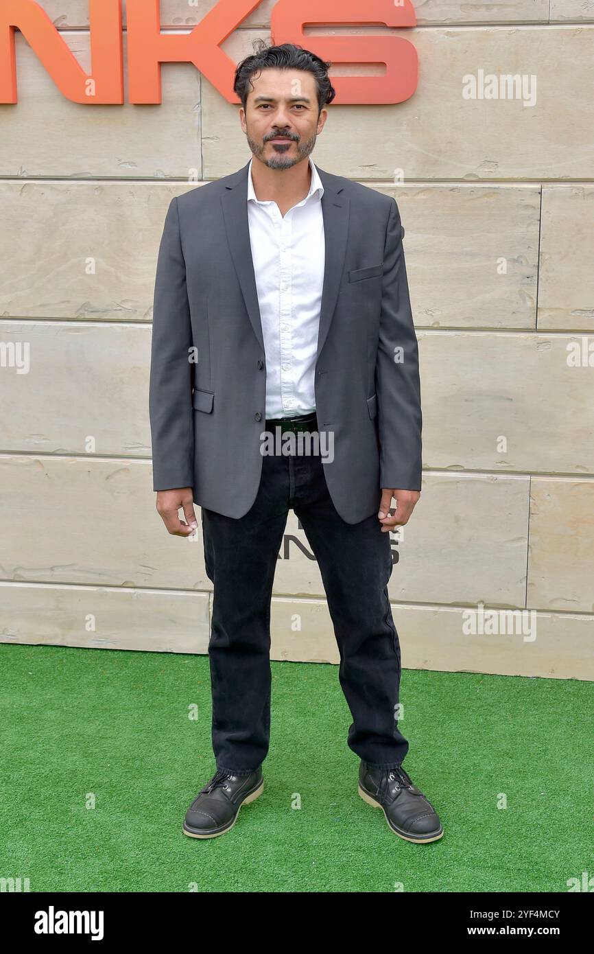 Rigo Sanchez beim Netflix Event "Poguelandia: An Outer Banks Experience" zum 2. Teil der 4. Staffel der serie "Outer Banks" im Barker Hangar. Santa Monica, 02.11.2024 anni Foto Stock