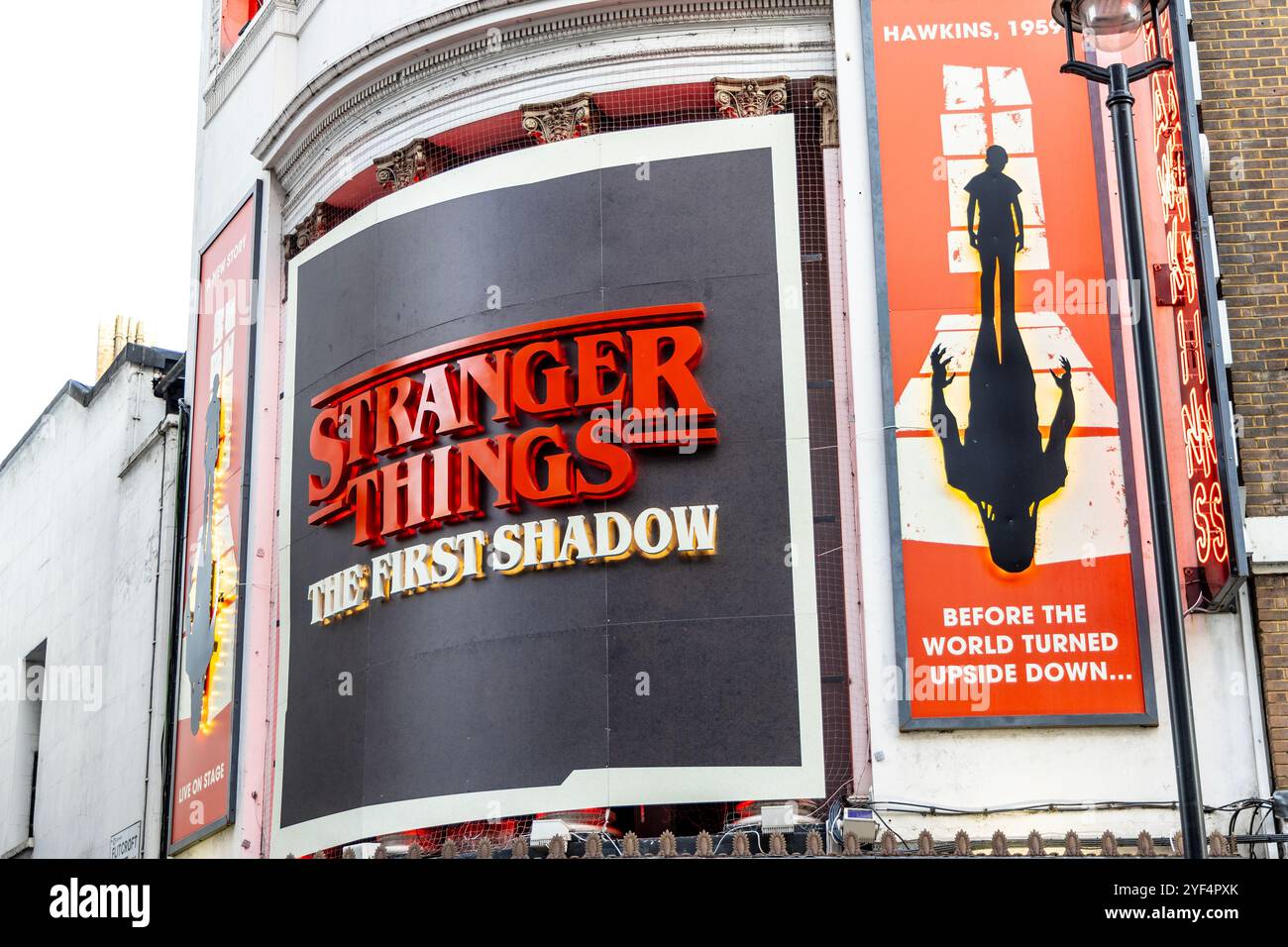Stranger Things il primo spettacolo Shadow al Phoenix Theatre, Londra, Inghilterra Foto Stock