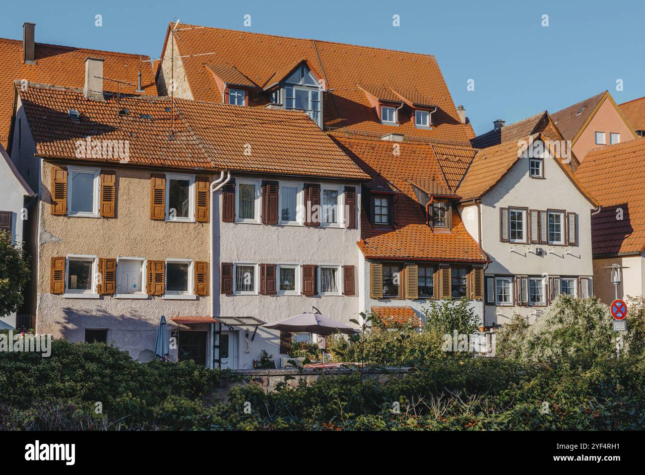 Vecchia casa di città nazionale tedesca. La Città Vecchia è piena di edifici colorati e ben conservati. Baden-Wurttemberg è uno stato della Germania sud-occidentale al confine Foto Stock