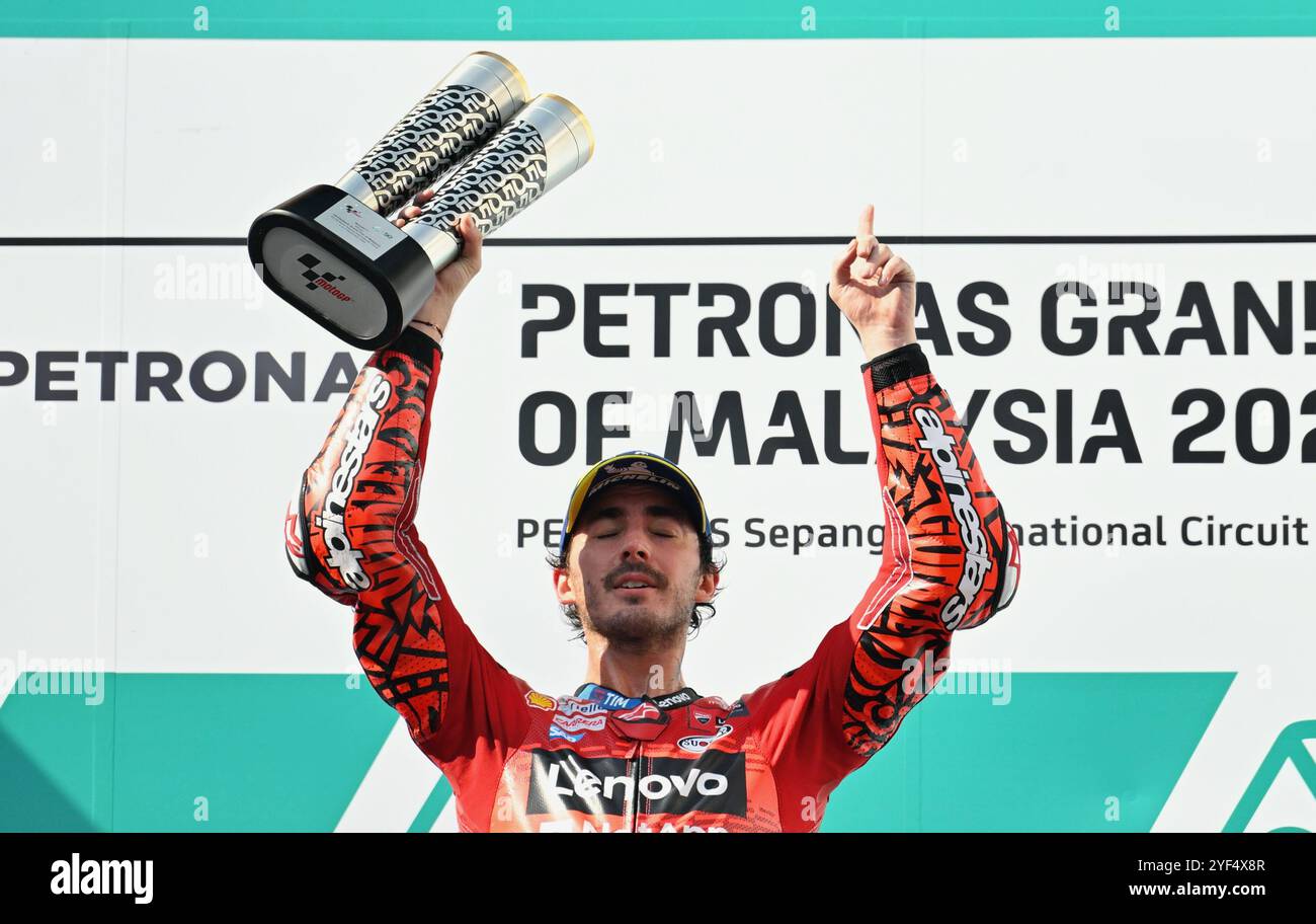 Kuala Lumpur, Malesia. 3 novembre 2024. Francesco Bagnaia, italiano e Ducati Lenovo, Bagnaia, forza la resa dei conti del titolo con la vittoria su Martin e mantiene vive le speranze del titolo vincendo un thriller a Kuala Lumpur, Malesia. Crediti: Ranjith Kumar/Alamy Live News. Foto Stock