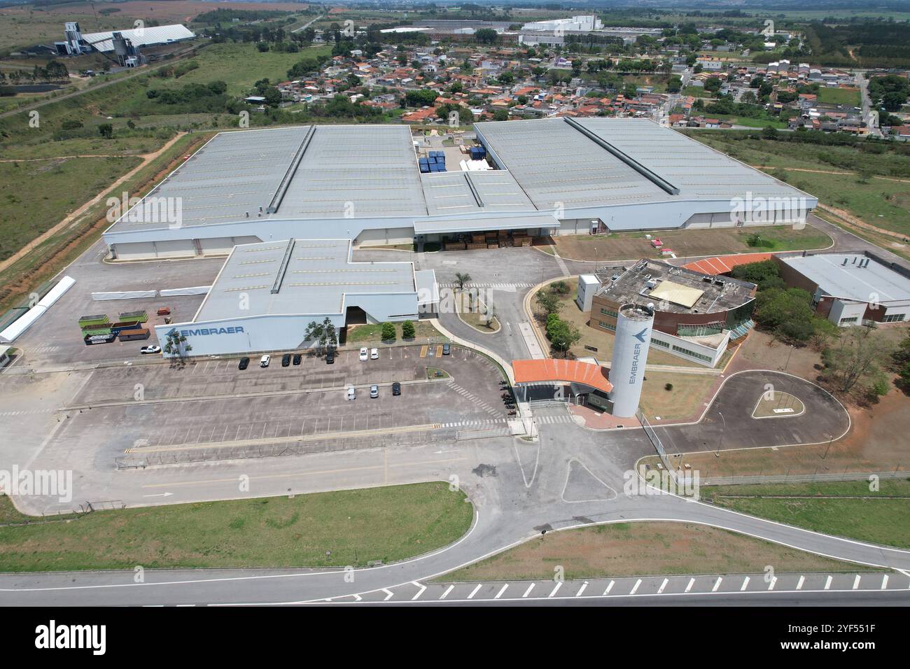 Taubate, SP, Brasile - 3 novembre 2024: Vista all'aperto dello stabilimento Embraer EVE, industria aeronautica brasiliana. Solo per uso editoriale. Il primo Evtol brasiliano Foto Stock