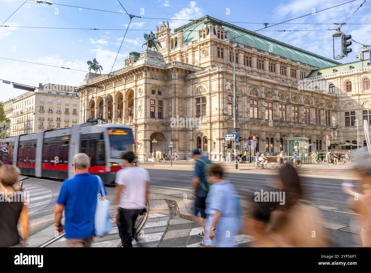 Vista del Teatro dell'Opera di Vienna o dello Staatsoper, dell'Austria, dell'Europa. Foto Stock