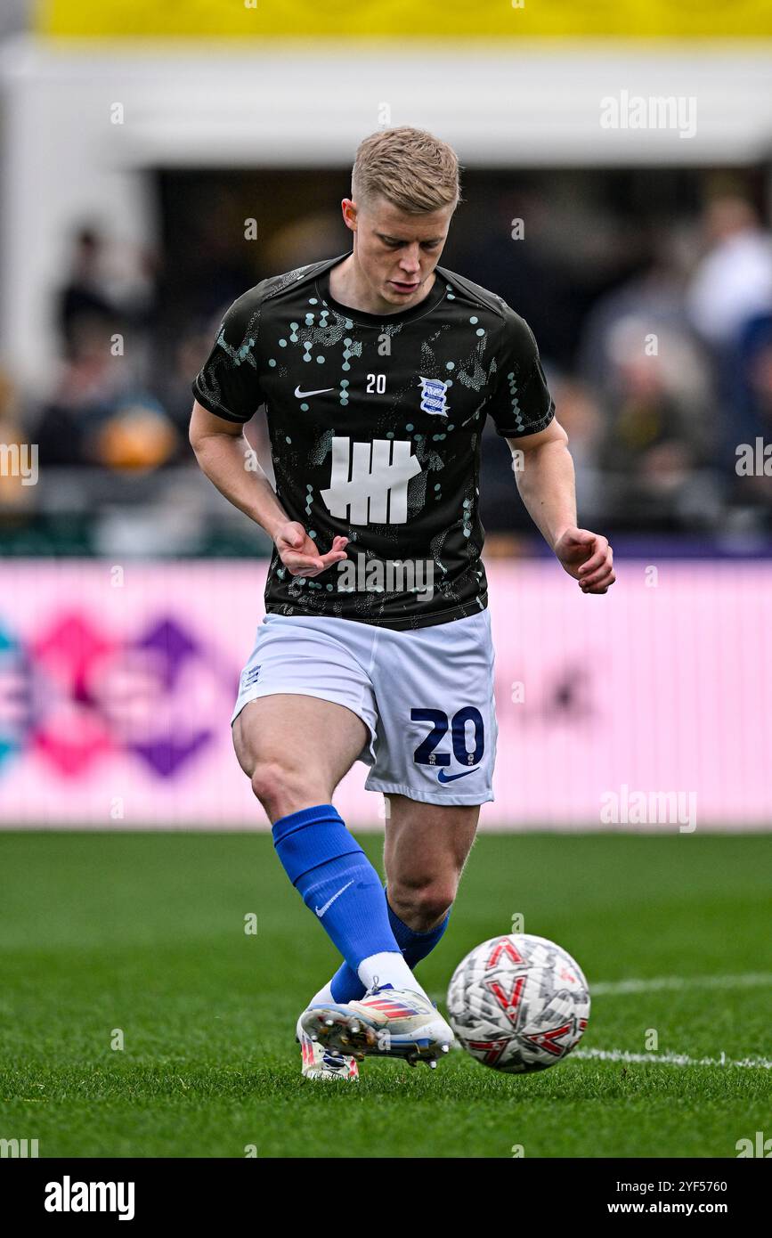 VBS Community Stadium, Londra, Regno Unito. 3 novembre 2024. Fa Cup First Round Football, Sutton United contro Birmingham City; Alex Cochrane di Birmingham durante il riscaldamento pre-partita Credit: Action Plus Sports/Alamy Live News Foto Stock