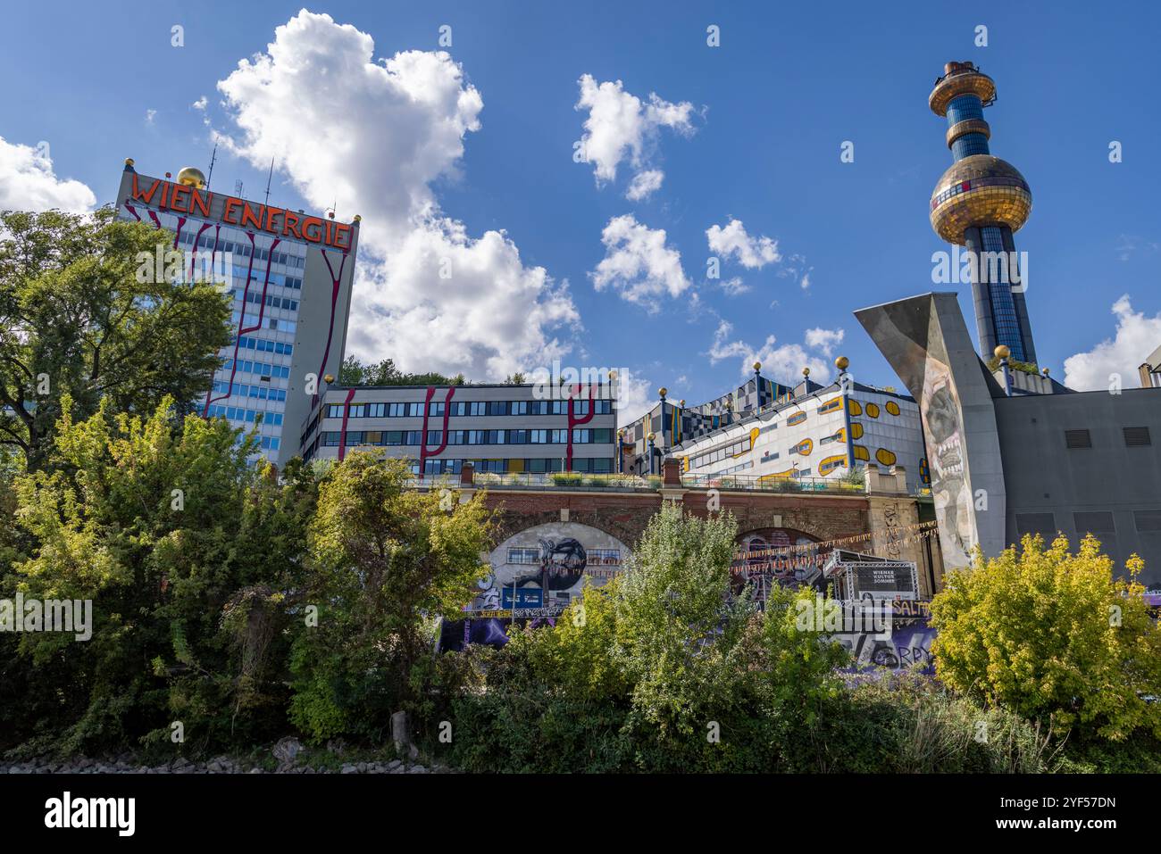 Vedute di Spittelau dal Donaukanal, Vienna, Austria, Europa. Foto Stock