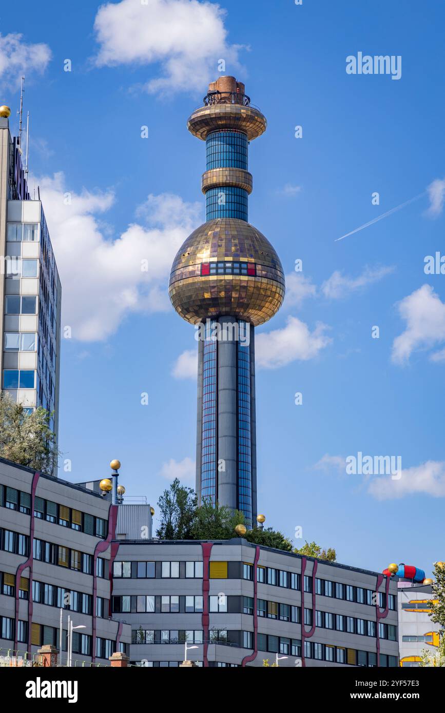 Vedute di Spittelau dal Donaukanal, Vienna, Austria, Europa. Foto Stock