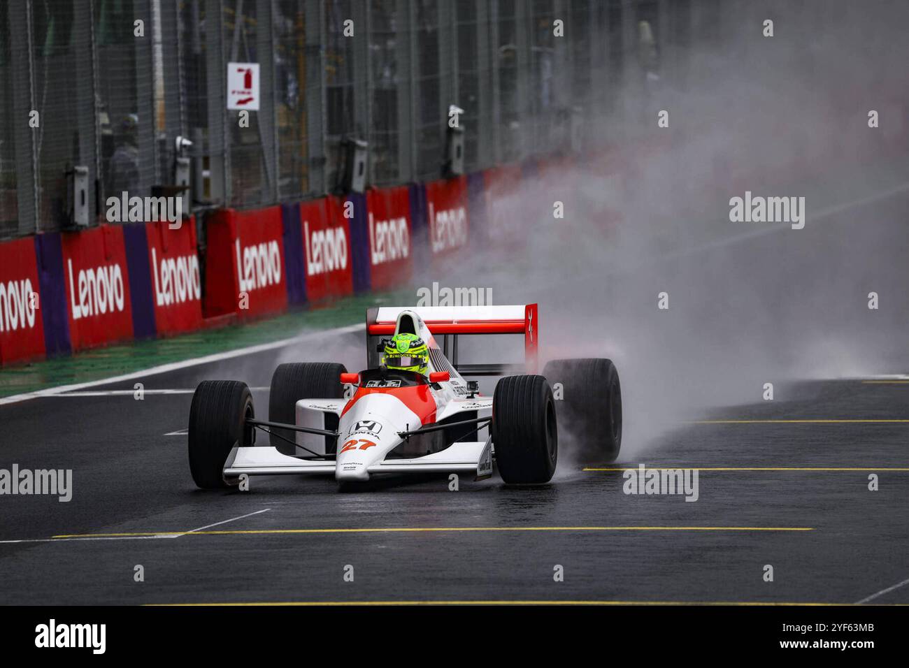 Formel 1, GP Brasilien a San Paolo, Lewis Hamilton f?§hrt historisches Rennauto von Ayrton Senna HAMILTON Lewis gbr, alla guida della McLaren MP4/5B durante la Formula 1 grande Premio de Sao Paulo 2024, ventunesima prova del Campionato del mondo di Formula 1 2024, WM, Weltmeisterschaft dal 1 al 3 novembre 2024 sul circuito Interlagos, a San Paolo, Brasile 2024 241103 7611 Foto Stock