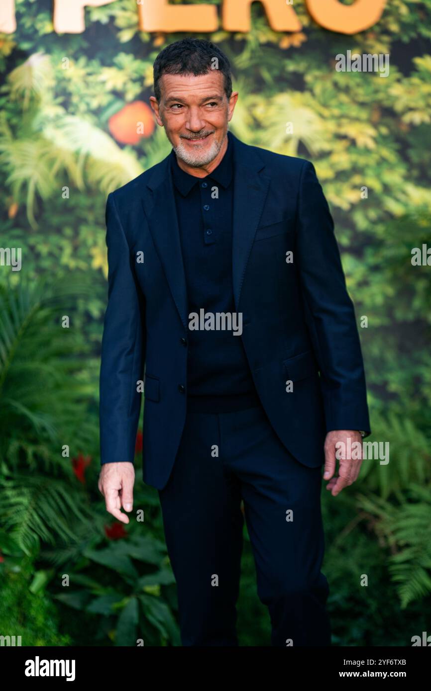 Londra, Inghilterra - 3 novembre: Antonio Banderas partecipa alla prima mondiale di Paddington Oin Perù a Leicester Square il 3 novembre 2024 a Londra, Inghilterra (credito: Lounisphotography / Alamy Live News) Foto Stock