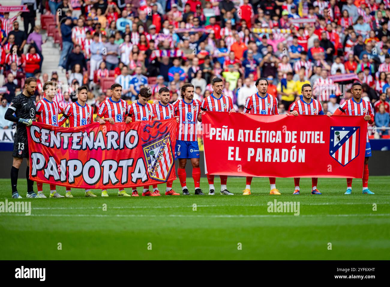 Madrid, Madrid, Spagna. 3 novembre 2024. Atletico de Madrid durante il minuto di silenzio dedicato alle vittime della DANA che ha colpito la zona di Valencia la scorsa settimana durante la partita di calcio la Liga EA Sports 2024/25 tra Atletico de Madrid e UD Las Palmas all'Estadio Riyadh Air Metropolitano il 3 novembre 2024 a Madrid, Spagna. (Credit Image: © Alberto Gardin/ZUMA Press Wire) SOLO PER USO EDITORIALE! Non per USO commerciale! Foto Stock