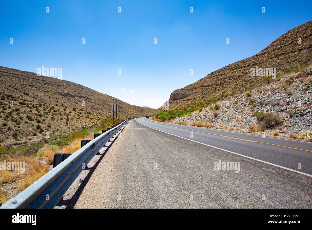 Vista panoramica a lato delle montagne della strada da Cloudcroft ad Alamogorda, New Mexico sulla US Route 82 Foto Stock