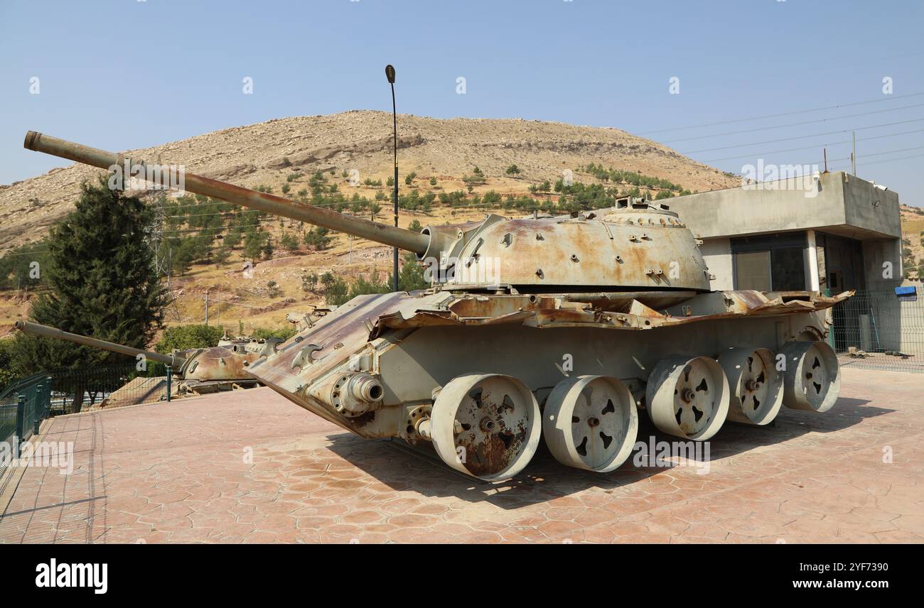 Carri armati di Saddam Hussein esposti a Kore nel Kurdistan iracheno come simbolo del coraggio dei Peshmergas nella sconfitta del regime Foto Stock