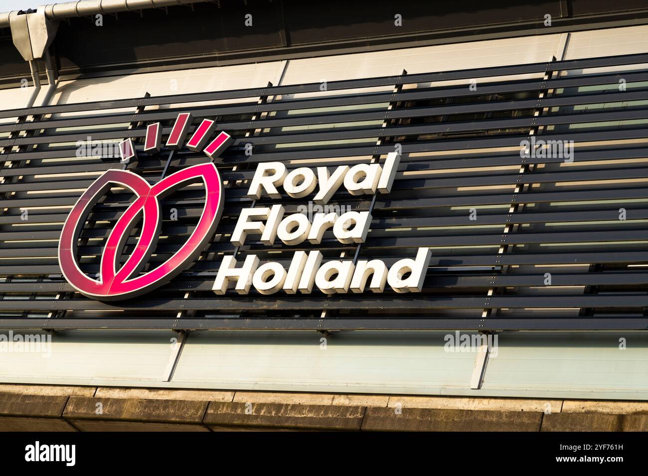 Cartellone Royal FloraHolland all'ingresso della più grande asta di fiori al mondo ad Aalsmeer nei Paesi Bassi. Foto Stock