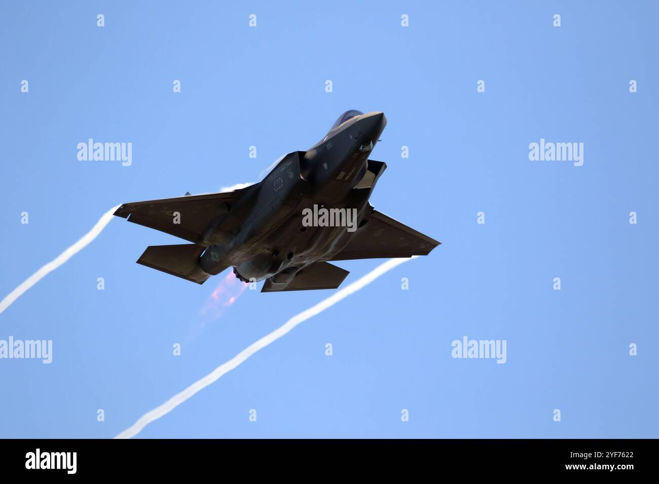 US Air Force 495th Fighter Squadron Lockheed Martin F-35 Lightning II da combattimento dalla base aerea di Lakenheath in volo sopra la base aerea di Kleine Brogel. PE Foto Stock