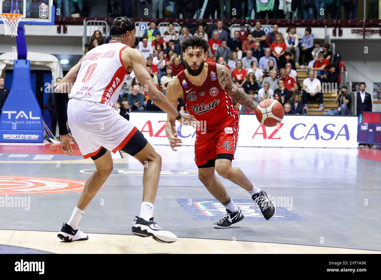 Trieste, Italia. 3 novembre 2024. Pallacanestro Trieste's Denzel Valentine in azione durante la partita pallacanestro Trieste - Openjobmetis Varese partita di regular season Lega Basket serie A 2024/2025 - turno 6 a Trieste (Italia), 3 novembre 2024 (foto di Gilardi/Ciamillo/LaPresse) crediti: LaPresse/Alamy Live News Foto Stock