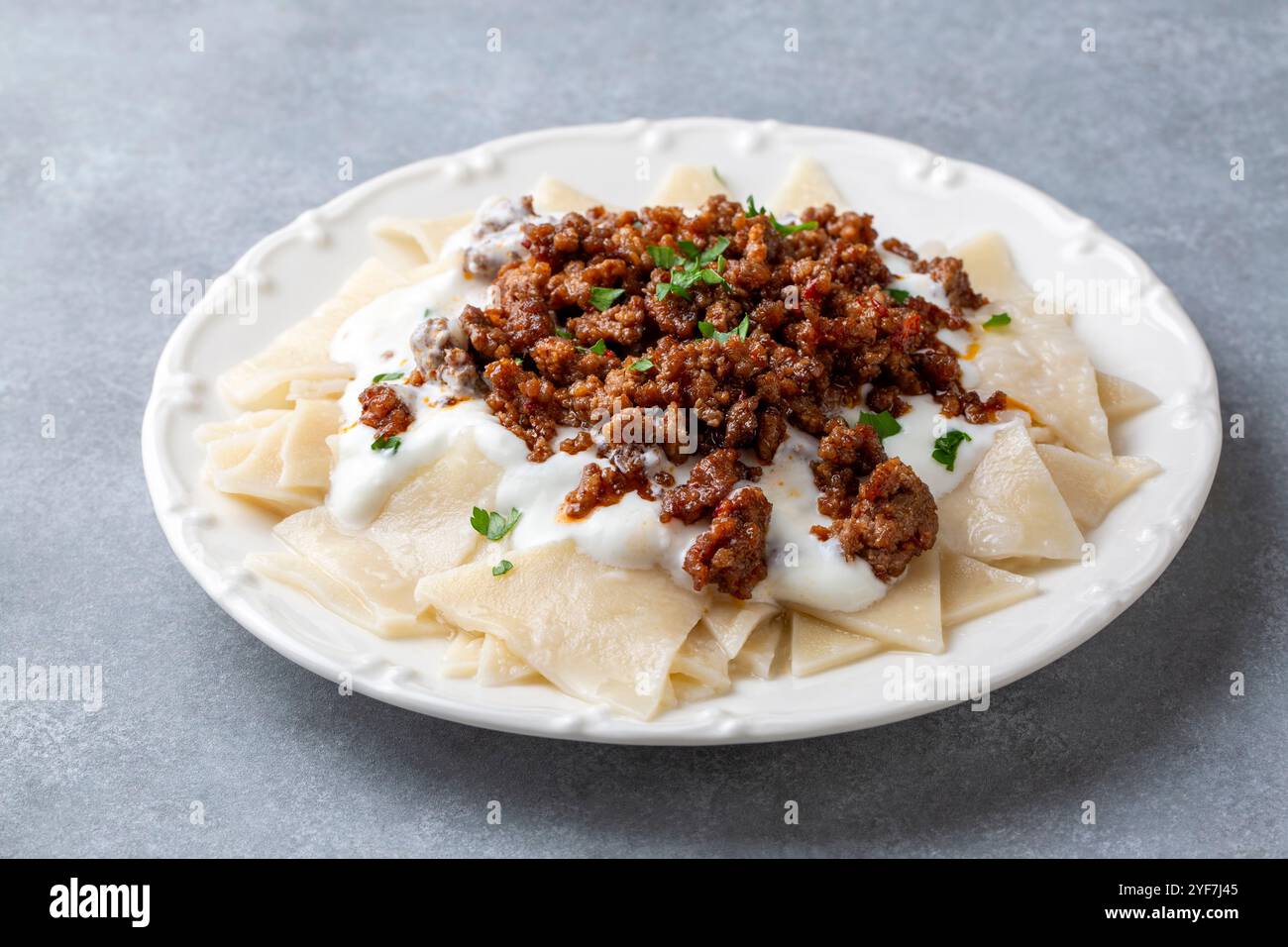 Cibo turco; Tatar boregi o tatari mantisi Foto Stock