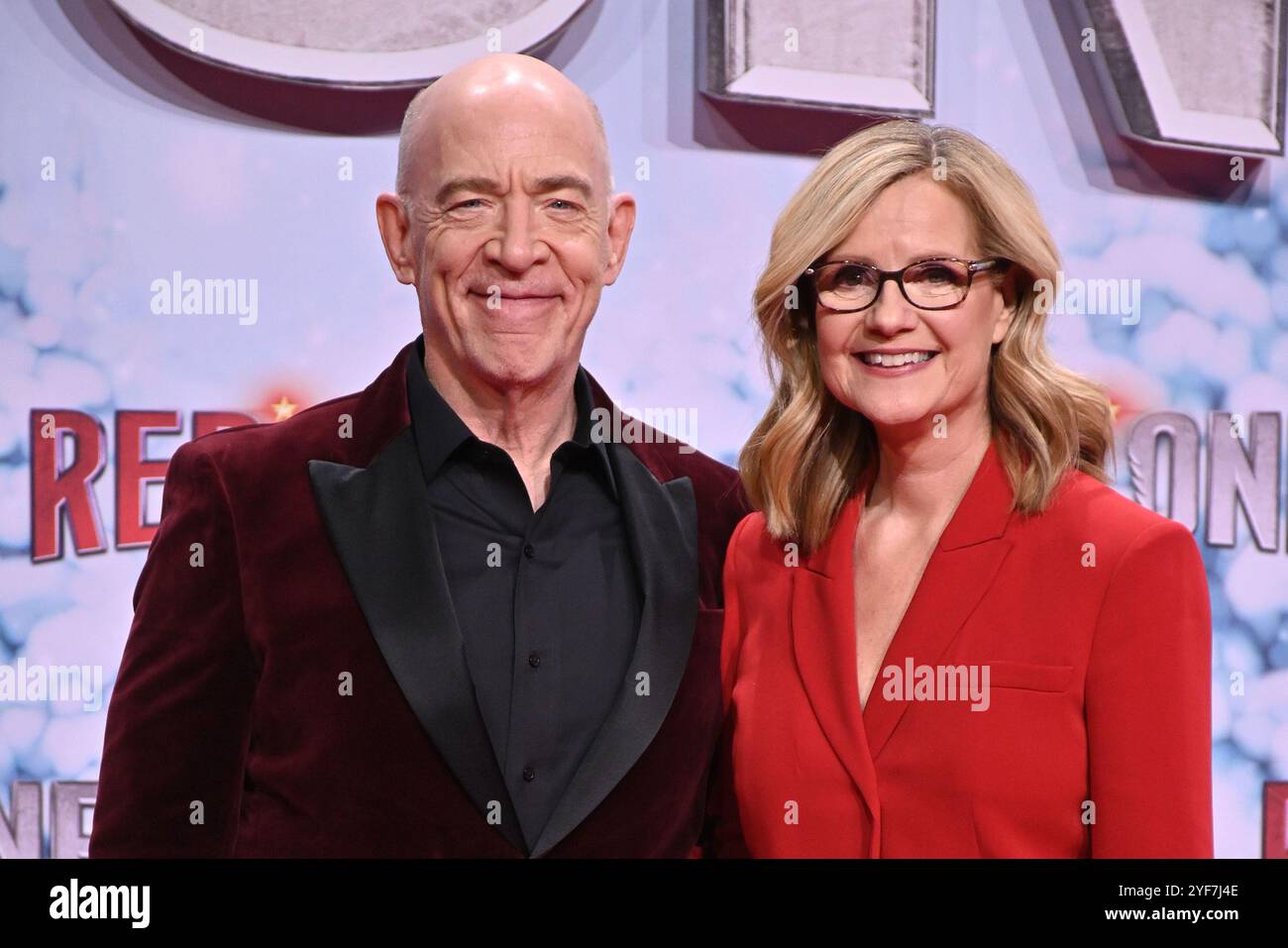 J. K. Simmons und Bonnie Hunt bei der „Red One - Alarmstufe Weihnachten“ Film Premiere AM 3.11.2024 a Berlino Foto Stock