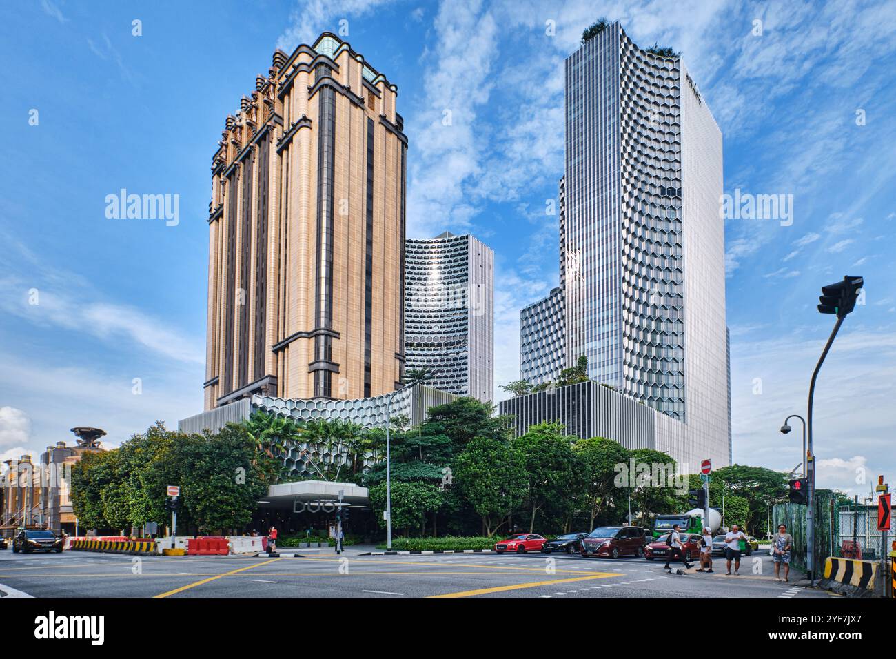 Singapore - 18 gennaio 2025: DUO Twin Towers annidate tra lo storico quartiere di Kampong Glam Foto Stock