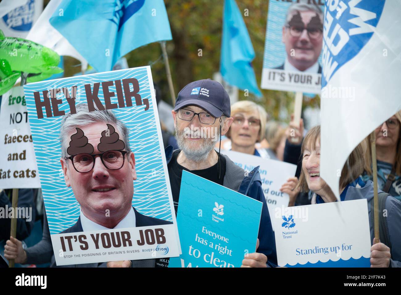 Londra, Regno Unito, 11 novembre 2024. Marcia per l'acqua. Marcia per la pulizia delle acque del Regno Unito. attraverso: riforma della regolamentazione; migliore applicazione della legge ; e investimenti per il lungo terrore. Credito: A.. Credito Bennett: andrew bennett/Alamy Live News Foto Stock
