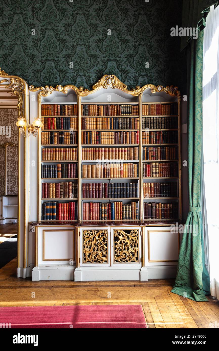 Sala biblioteca in stile rococò in stile francese presso Wrest House, Wrest Park, Bedfordshire, Regno Unito Foto Stock