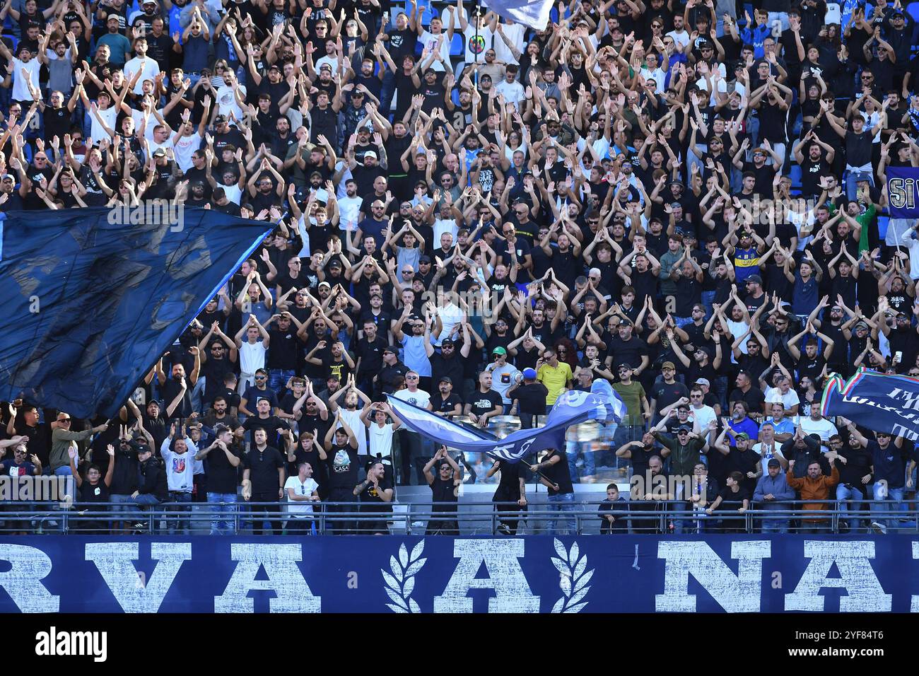 Napoli, Lazio. 3 novembre 2024. Tifosi del Napoli durante la partita di serie A tra Napoli e Atalanta allo stadio Maradona di Napoli, Italia, 3 novembre 2024. Crediti: massimo insabato/Alamy Live News Foto Stock