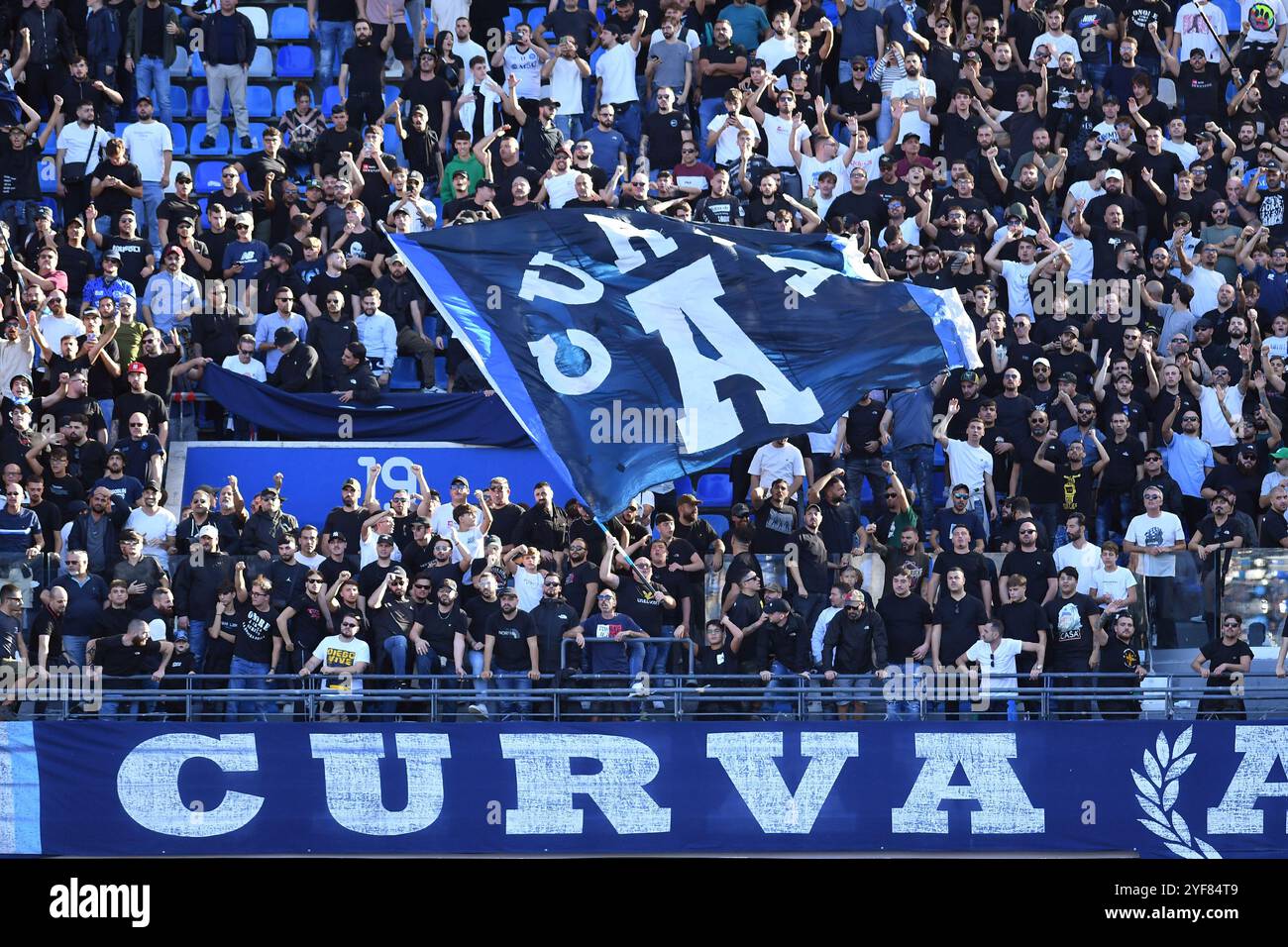 Napoli, Lazio. 3 novembre 2024. Tifosi del Napoli durante la partita di serie A tra Napoli e Atalanta allo stadio Maradona di Napoli, Italia, 3 novembre 2024. Crediti: massimo insabato/Alamy Live News Foto Stock