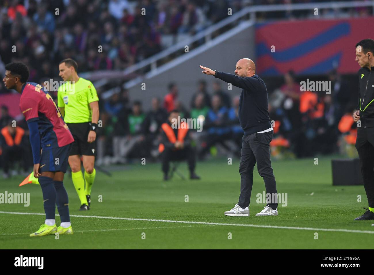 Barcellona, ESP. 3 novembre 2024. FC BARCELONA VS RCD ESPANYOL. 3 novembre 2024 Manolo Gonzalez allenatore dell'RCD Espanyol durante la partita tra FC Barcelona e RCD Espanyol corrispondente alla dodicesima giornata della Liga EA Sports allo Stadio Olimpico Lluis Companys di Montjuic a Barcellona, Spagna. Crediti: Rosdemora/Alamy Live News Foto Stock