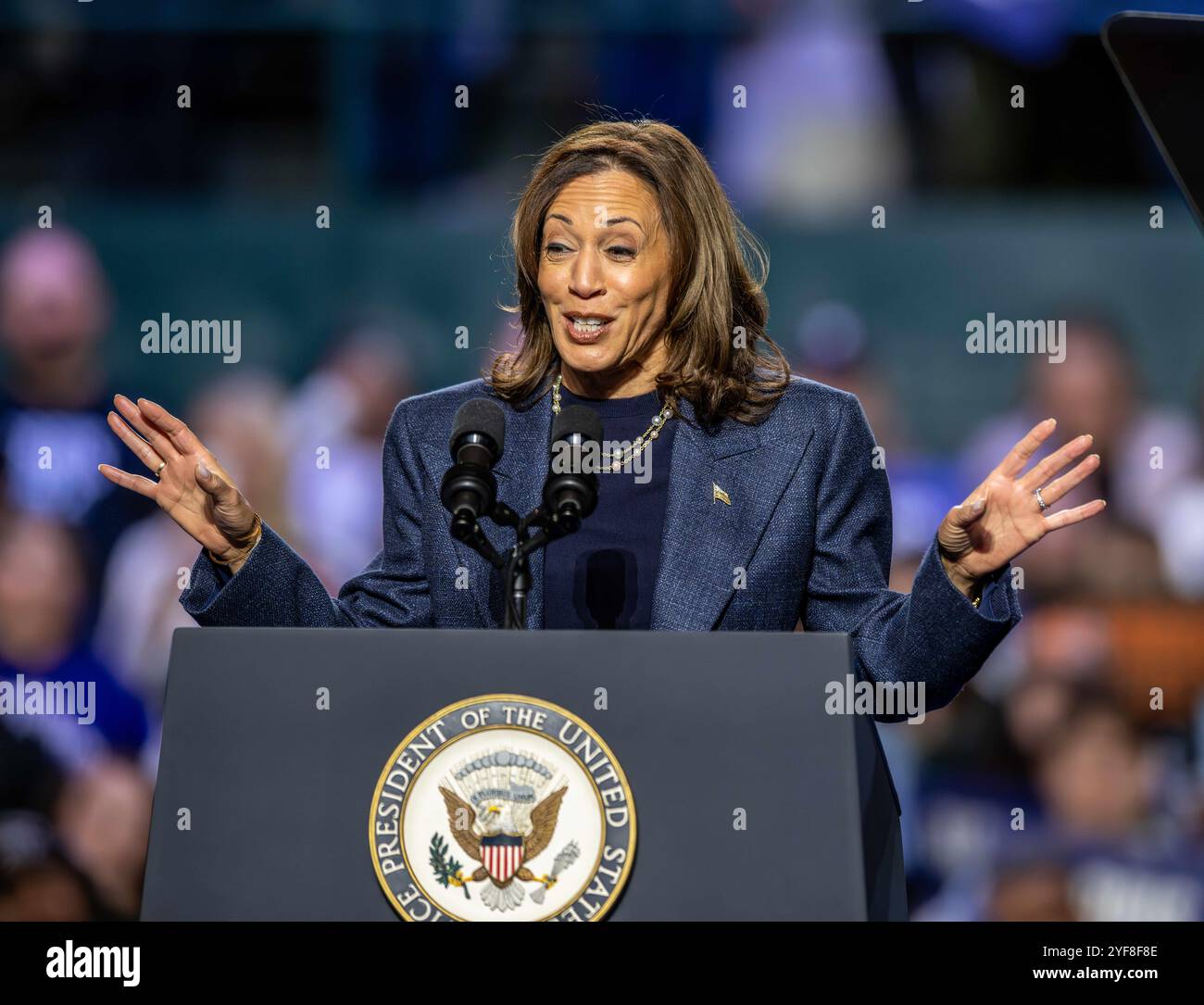 East Lansing, Michigan, Stati Uniti. 3 novembre 2024. Vicepresidente KAMALA HARRIS durante il Rally alla Michigan State University, East Lansing, Michigan (Credit Image: © Scott Hasse/ZUMA Press Wire) SOLO PER USO EDITORIALE! Non per USO commerciale! Crediti: ZUMA Press, Inc./Alamy Live News Foto Stock