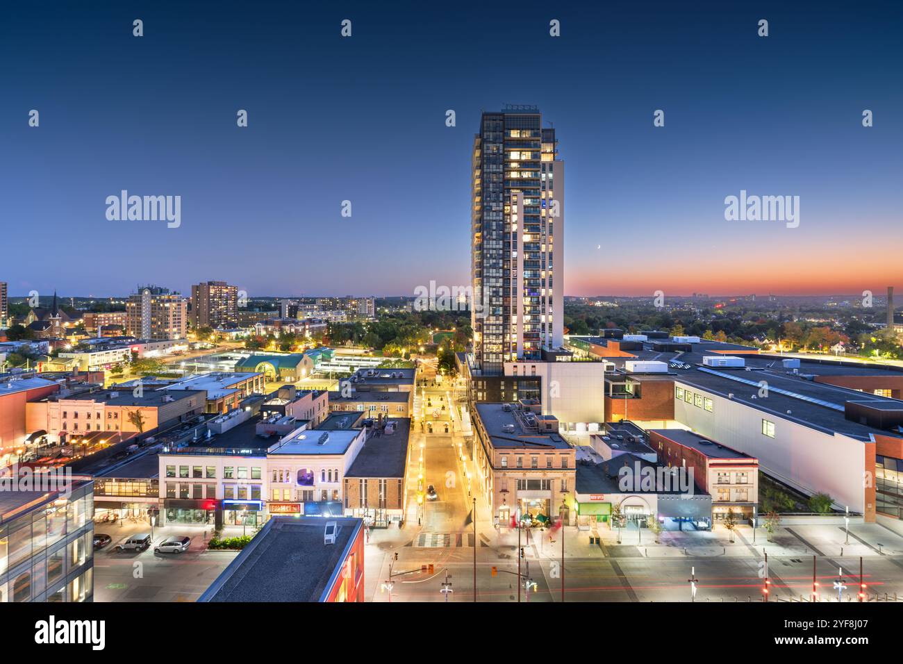 Kitchener, Ontario, Canada, paesaggio urbano al crepuscolo. Foto Stock