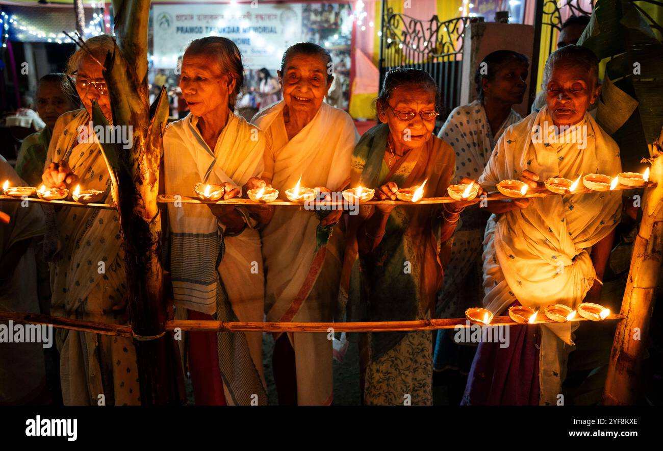 Diya In Ottone Per Diwali – Confezione Da 8 Lampade A Olio Indiane Con Base A Tartaruga - 4